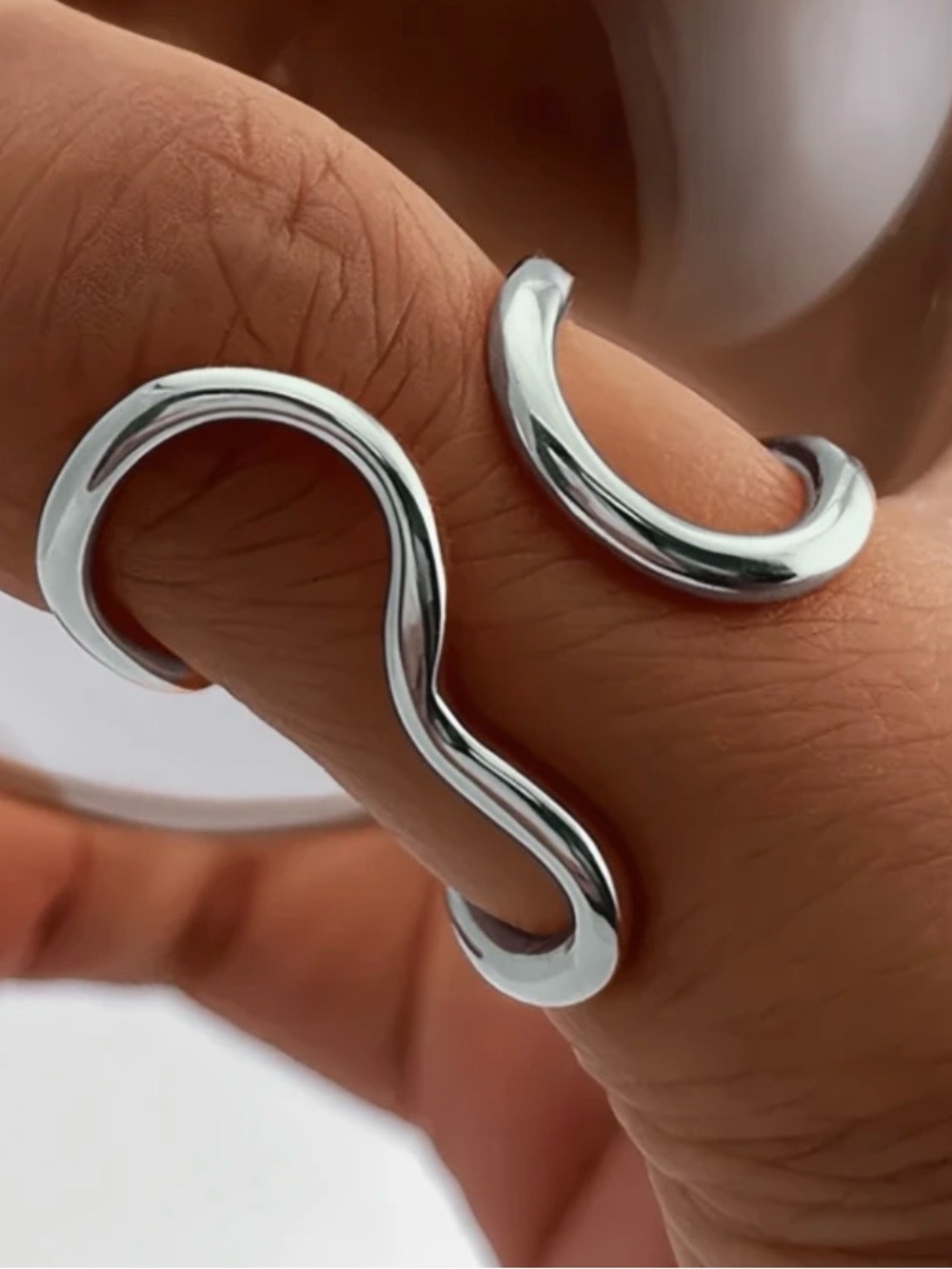 Boutique | Minimalist Silver Wave Ring